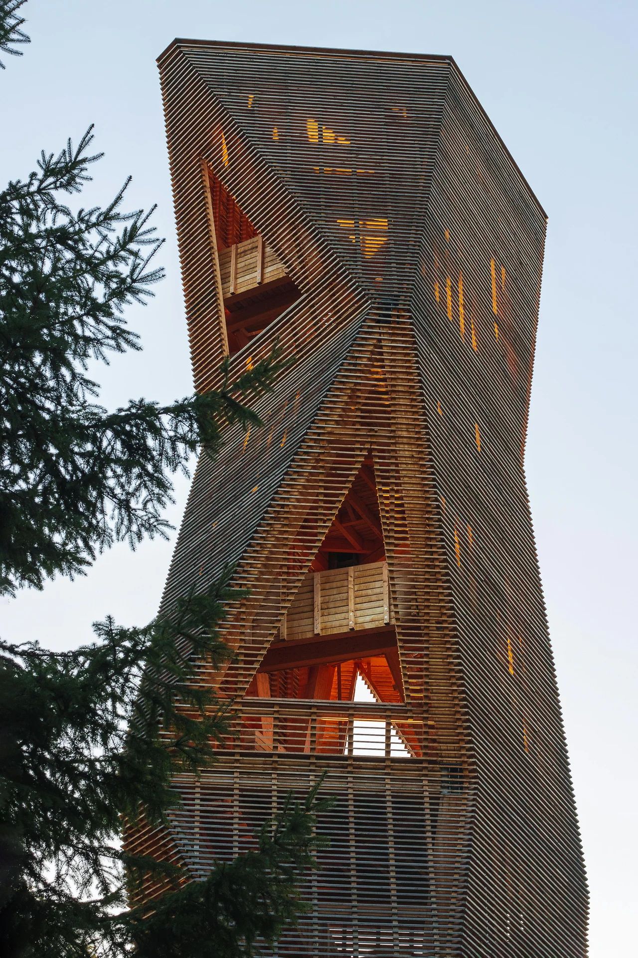 Innovatives Holzgebäude - Einsatz nachhaltiger Materialien in der modernen Architektur